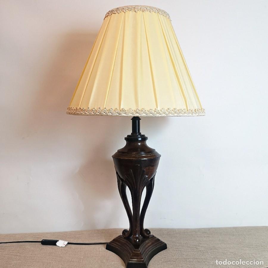 Antig&uuml;edades: L&aacute;mpara de Mesa con Base Met&aacute;lica - Foto 1