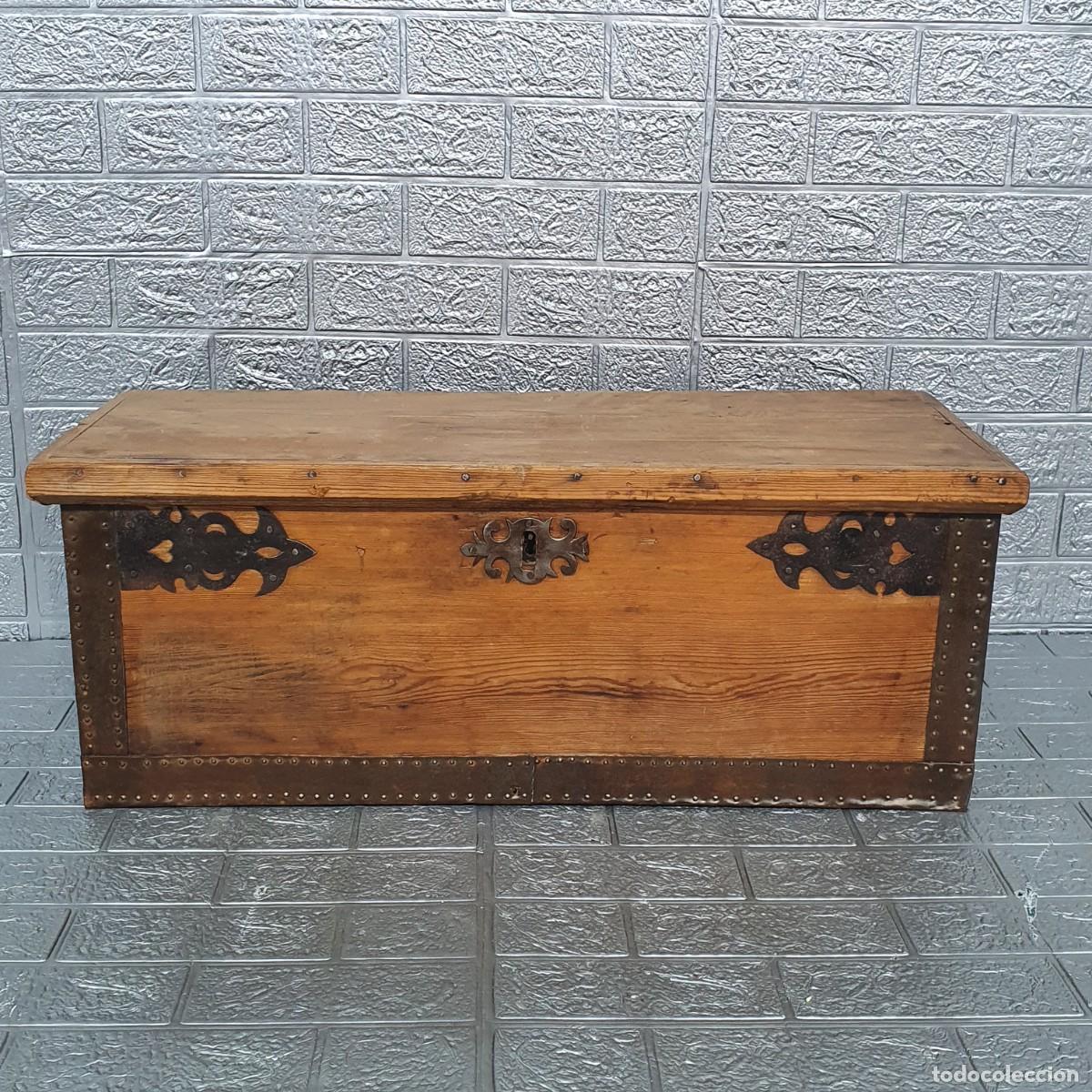 Antig&uuml;edades: Antigua arca de madera detalles en forja - Foto 2
