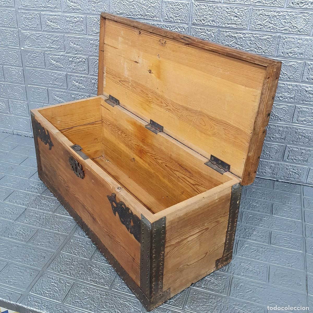 Antig&uuml;edades: Antigua arca de madera detalles en forja - Foto 5