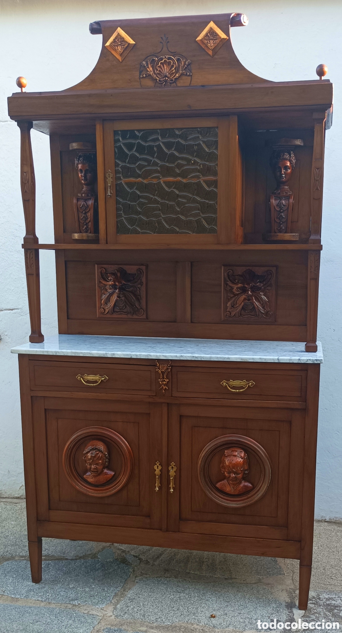 Antig&uuml;edades: Aparador antig&uuml;o de madera - Foto 1