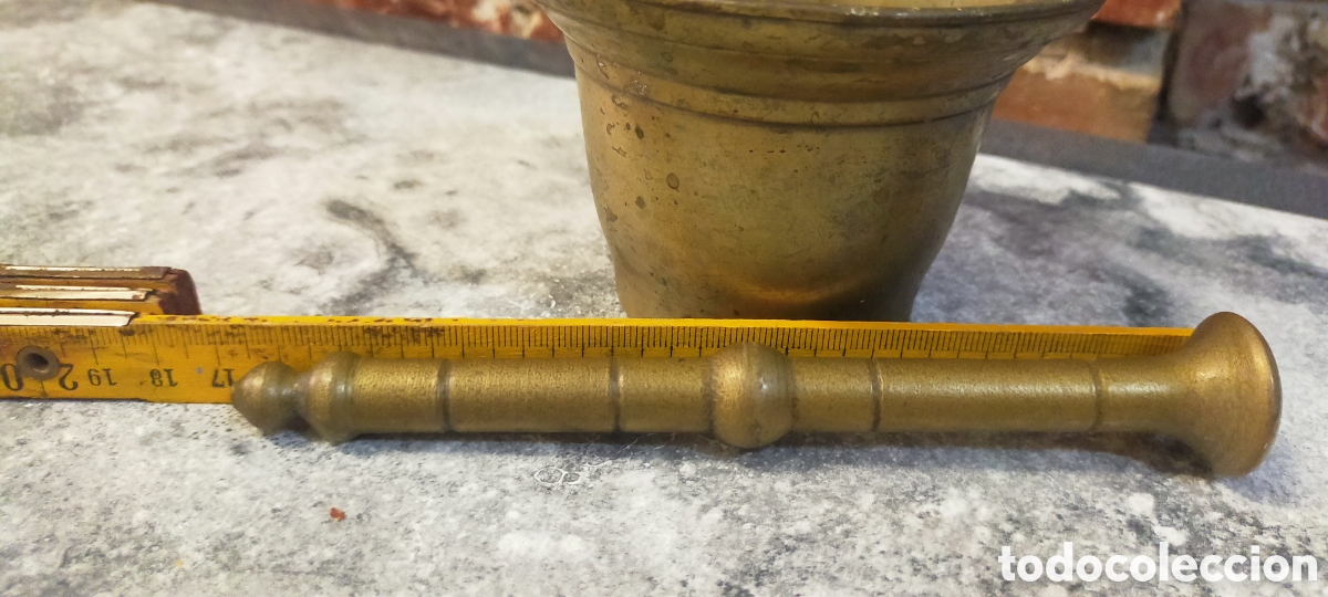 Antig&uuml;edades: Mortero/ almirez, con mazo