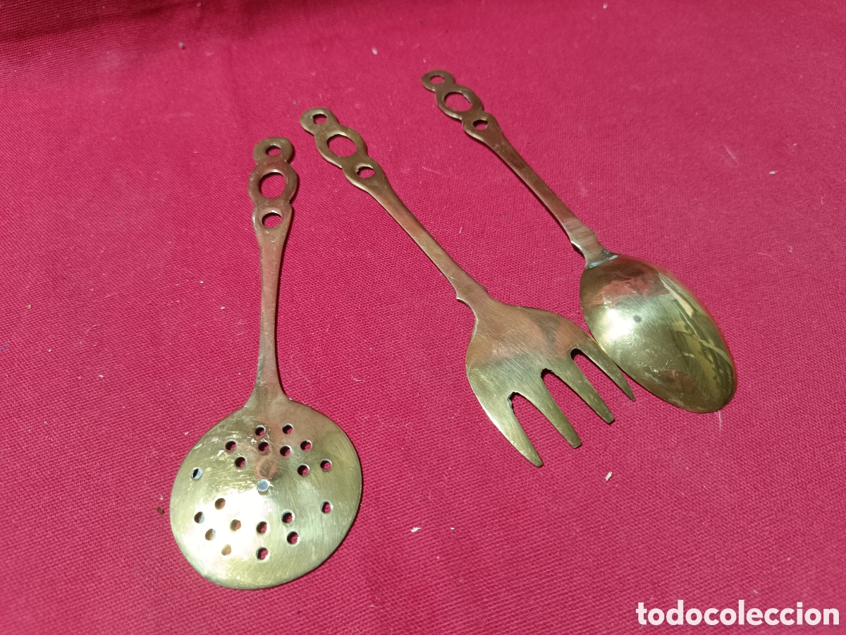 Antig&uuml;edades: Cubiertos para servir en lat&oacute;n o bronce - Foto 2