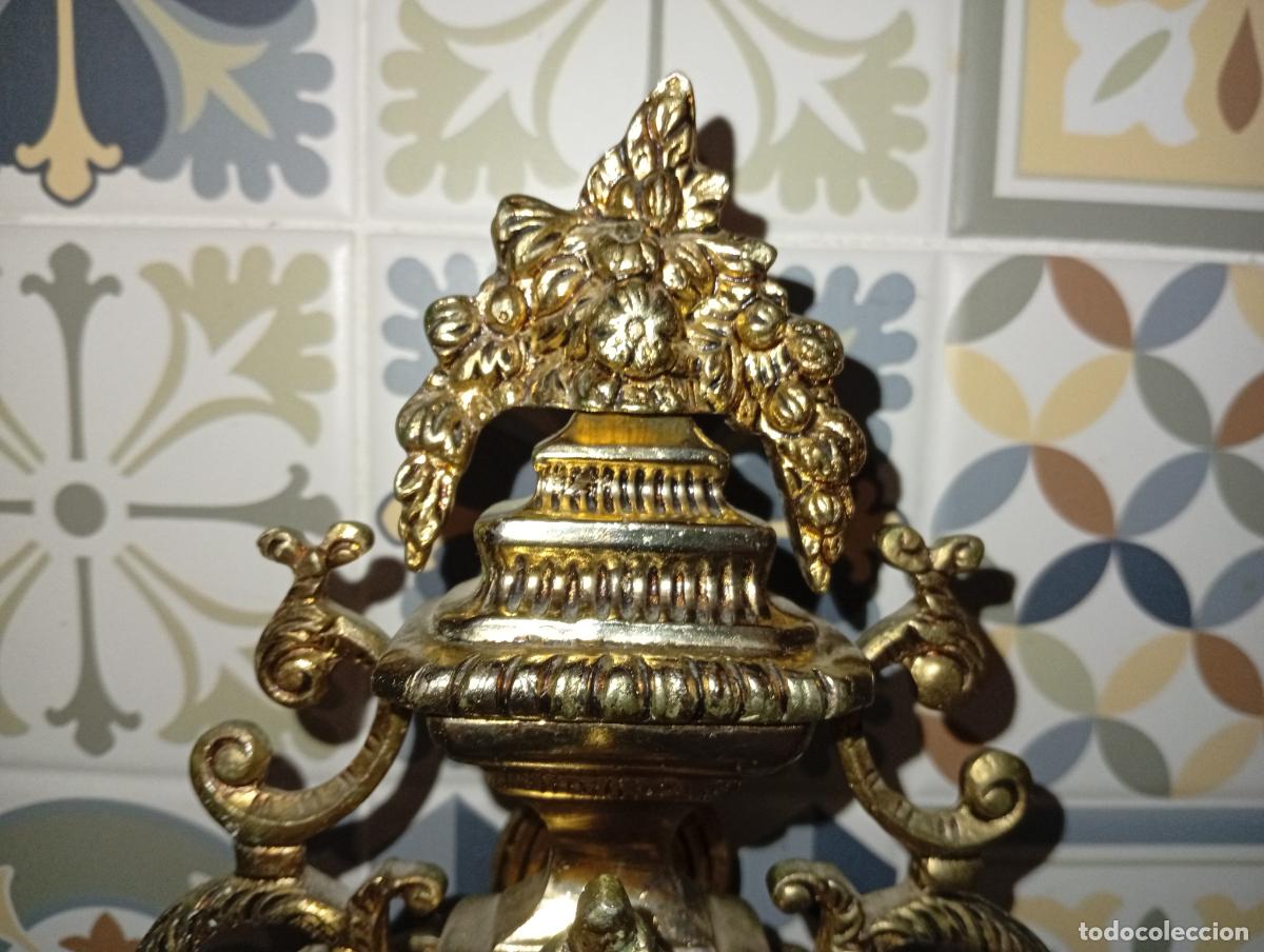 Antig&uuml;edades: Antiguo y gran Reloj de bronce sobre m&aacute;rmol - Foto 2