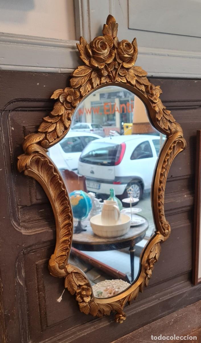 Antig&uuml;edades: Espejo de bronce con decoraci&oacute;n de rosas - Foto 1