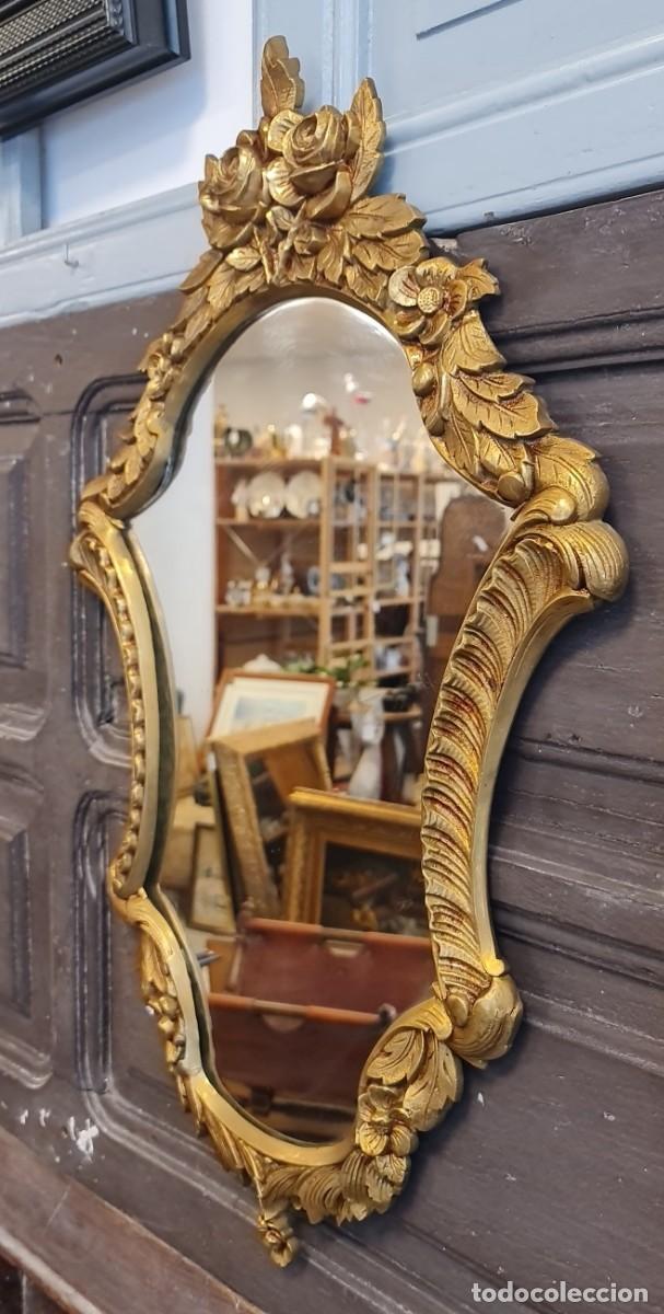 Antig&uuml;edades: Espejo de bronce con decoraci&oacute;n de rosas - Foto 2