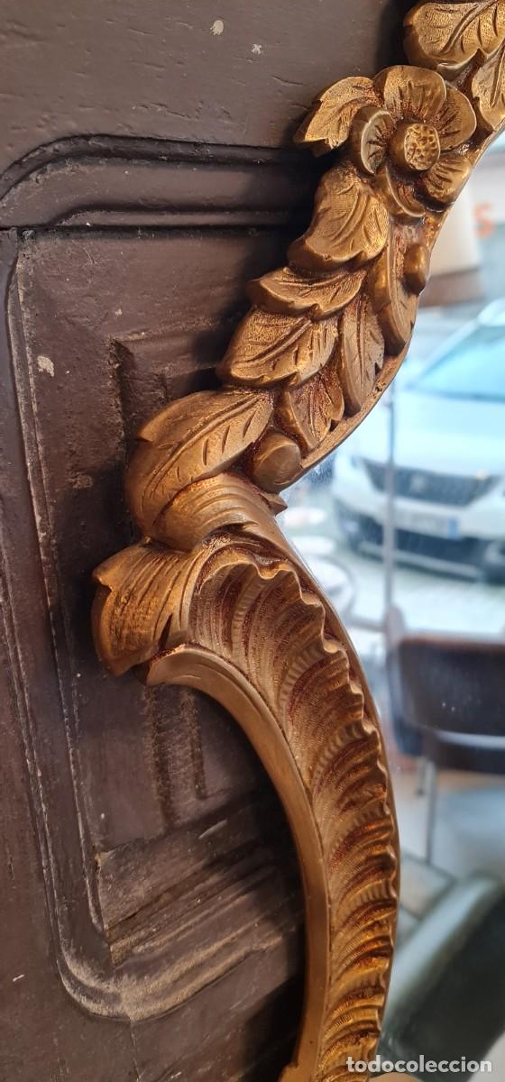Antig&uuml;edades: Espejo de bronce con decoraci&oacute;n de rosas - Foto 3