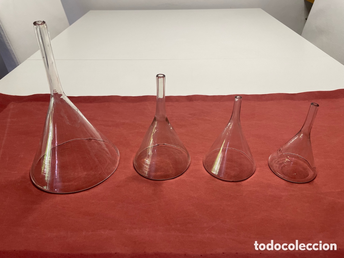 Antig&uuml;edades: 4 embudos laboratorio - Foto 1