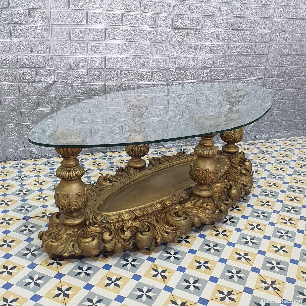 Antig&uuml;edades: .Antigua mesa de centro con una base de madera tallada - Foto 2