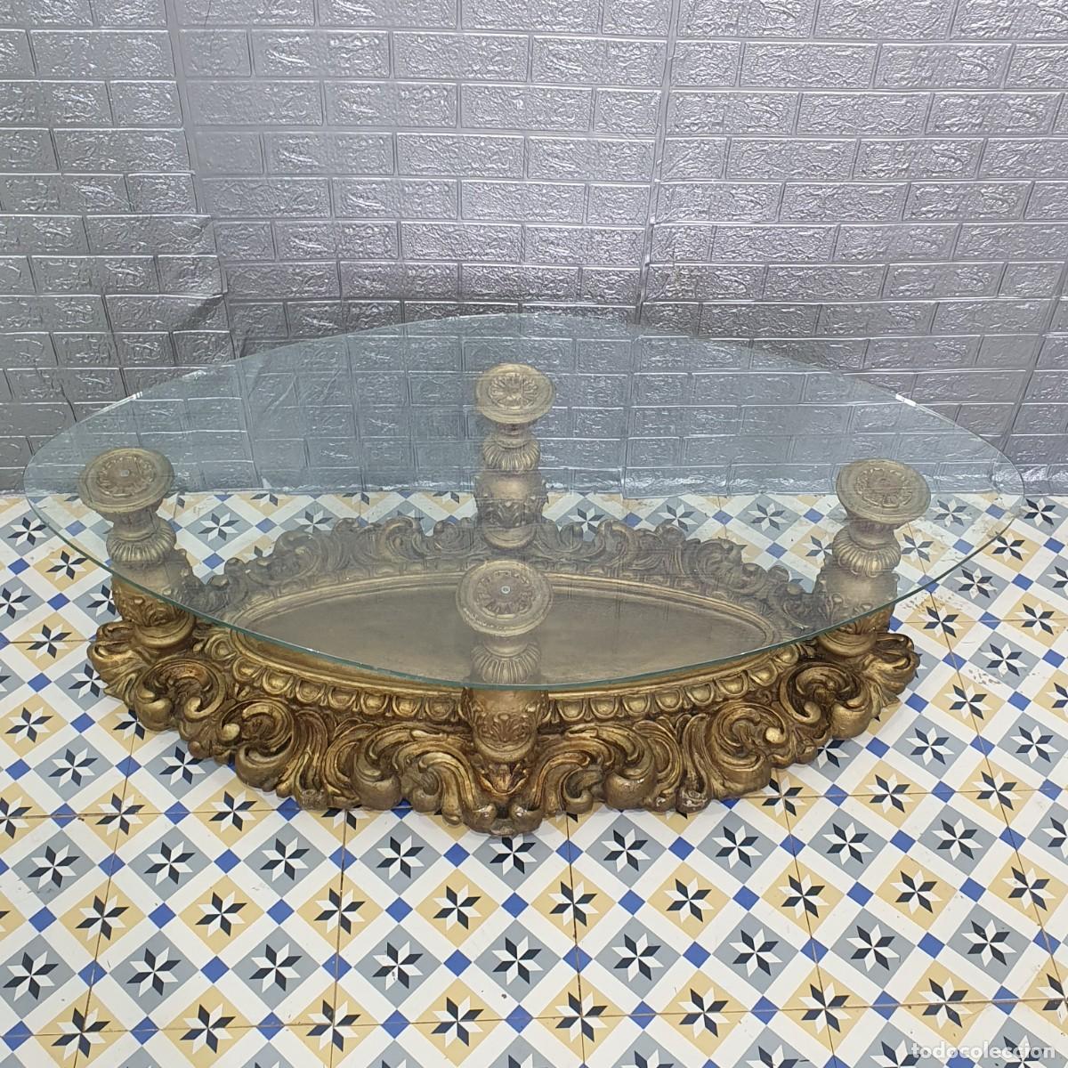 Antig&uuml;edades: .Antigua mesa de centro con una base de madera tallada - Foto 3