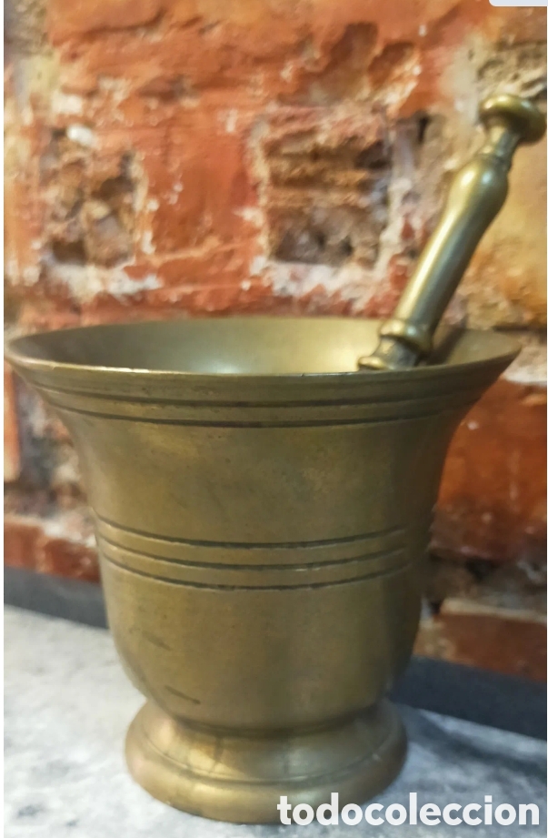 Antig&uuml;edades: Mortero/ almirez con mazo