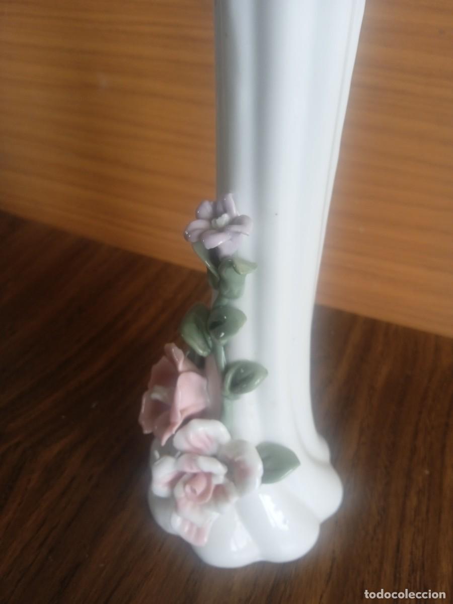 Antig&uuml;edades: Florero porcelana (399) - Foto 2