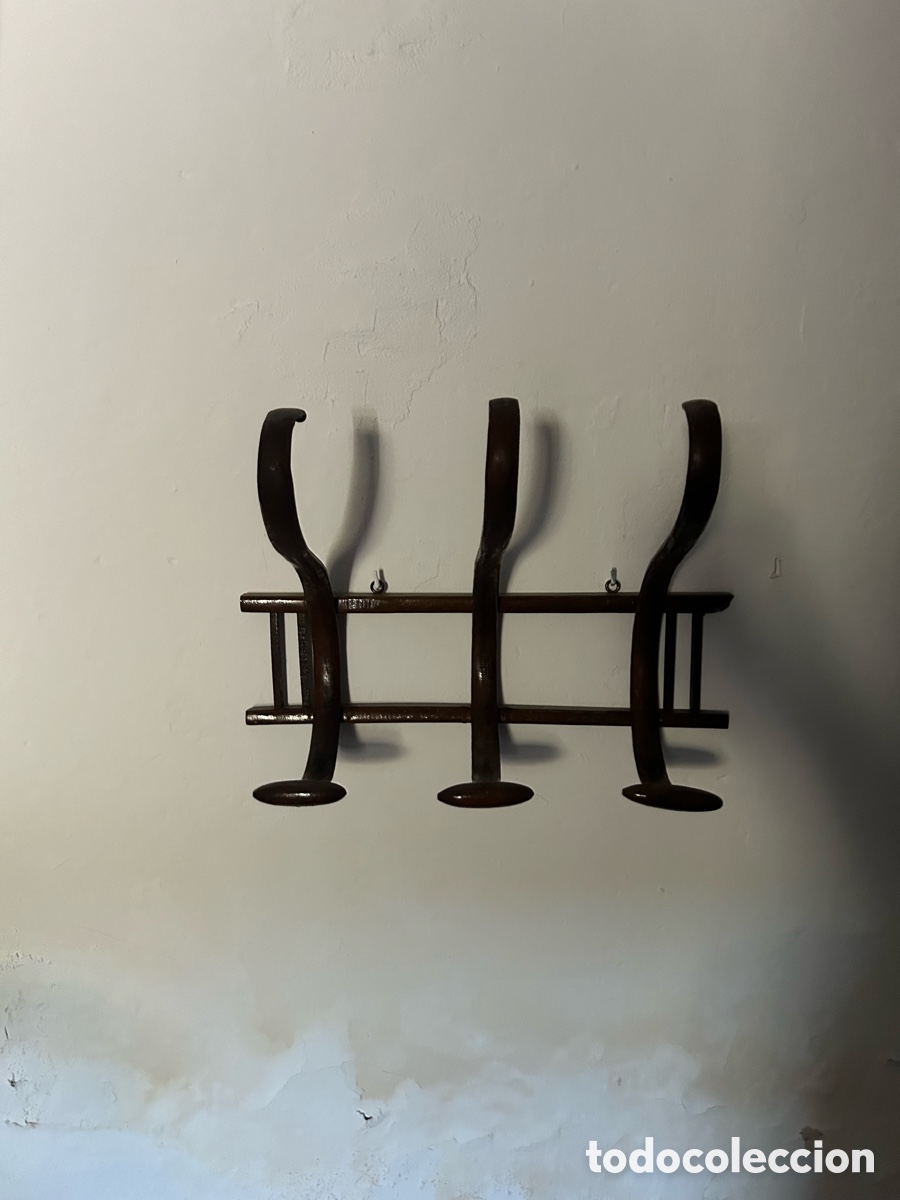 Antig&uuml;edades: Perchero madera antiguo - Foto 1