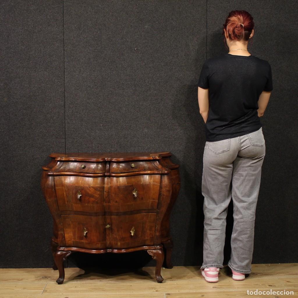Antig&uuml;edades: C&oacute;moda veneciana de madera del siglo XX - Foto 2