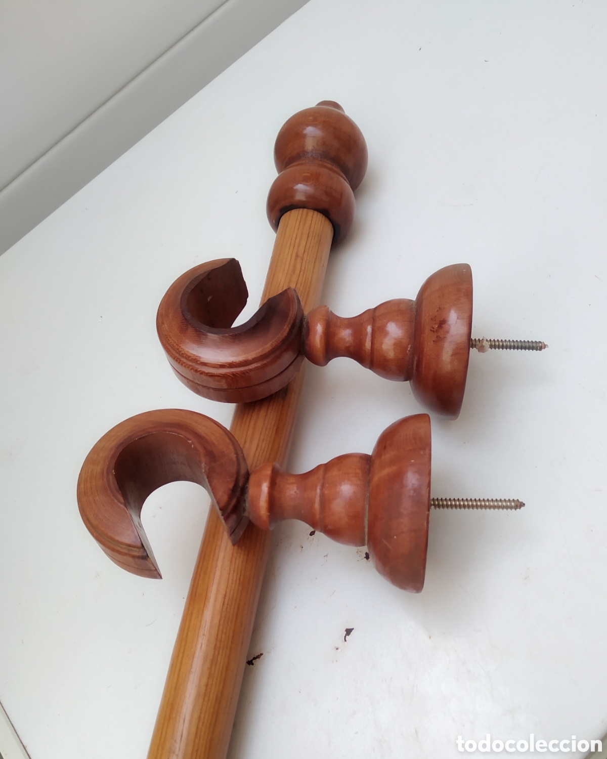 Antig&uuml;edades: Barra cortina y dos soportes de madera - Foto 3
