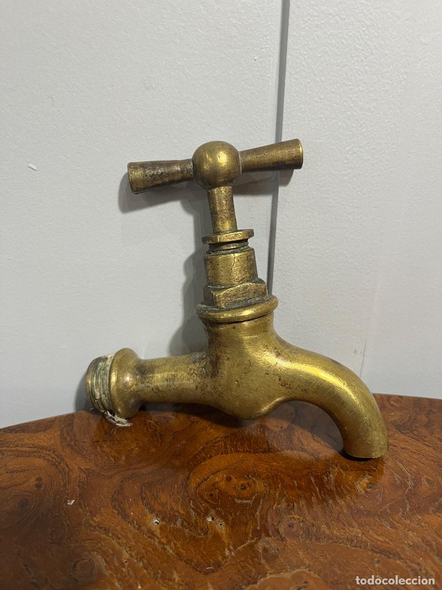 Antig&uuml;edades: Antiguo Grifo de Pared Vintage - Lat&oacute;n/ Bronze A&ntilde;os 50
