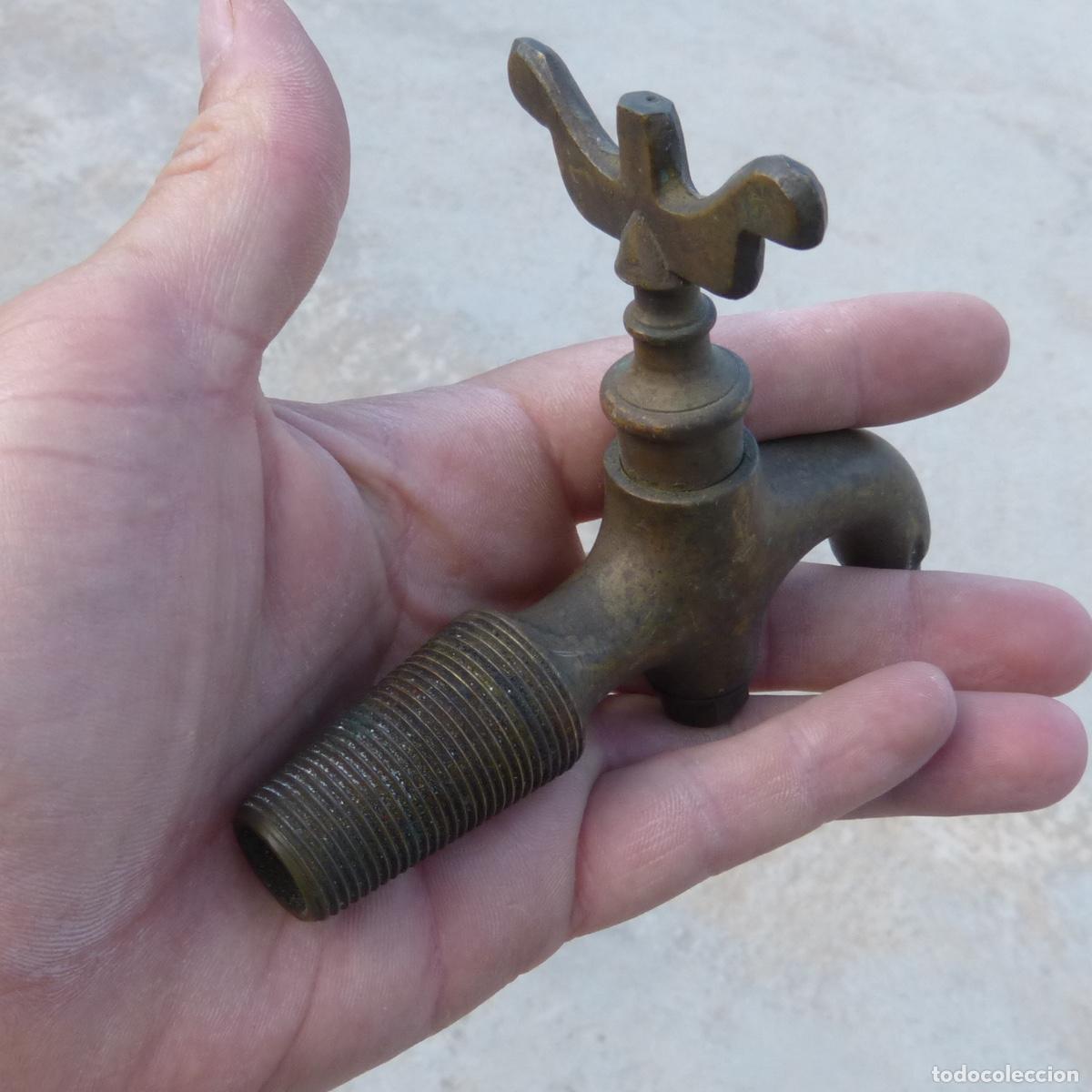 Antig&uuml;edades: Antiguo grifo de bronce, 217gr. - Foto 7