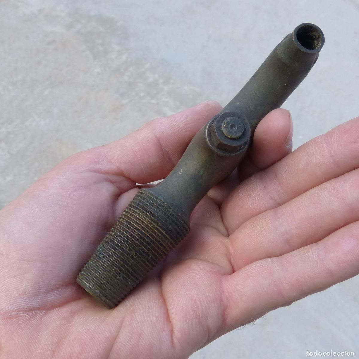 Antig&uuml;edades: Antiguo grifo de bronce, 217gr. - Foto 8