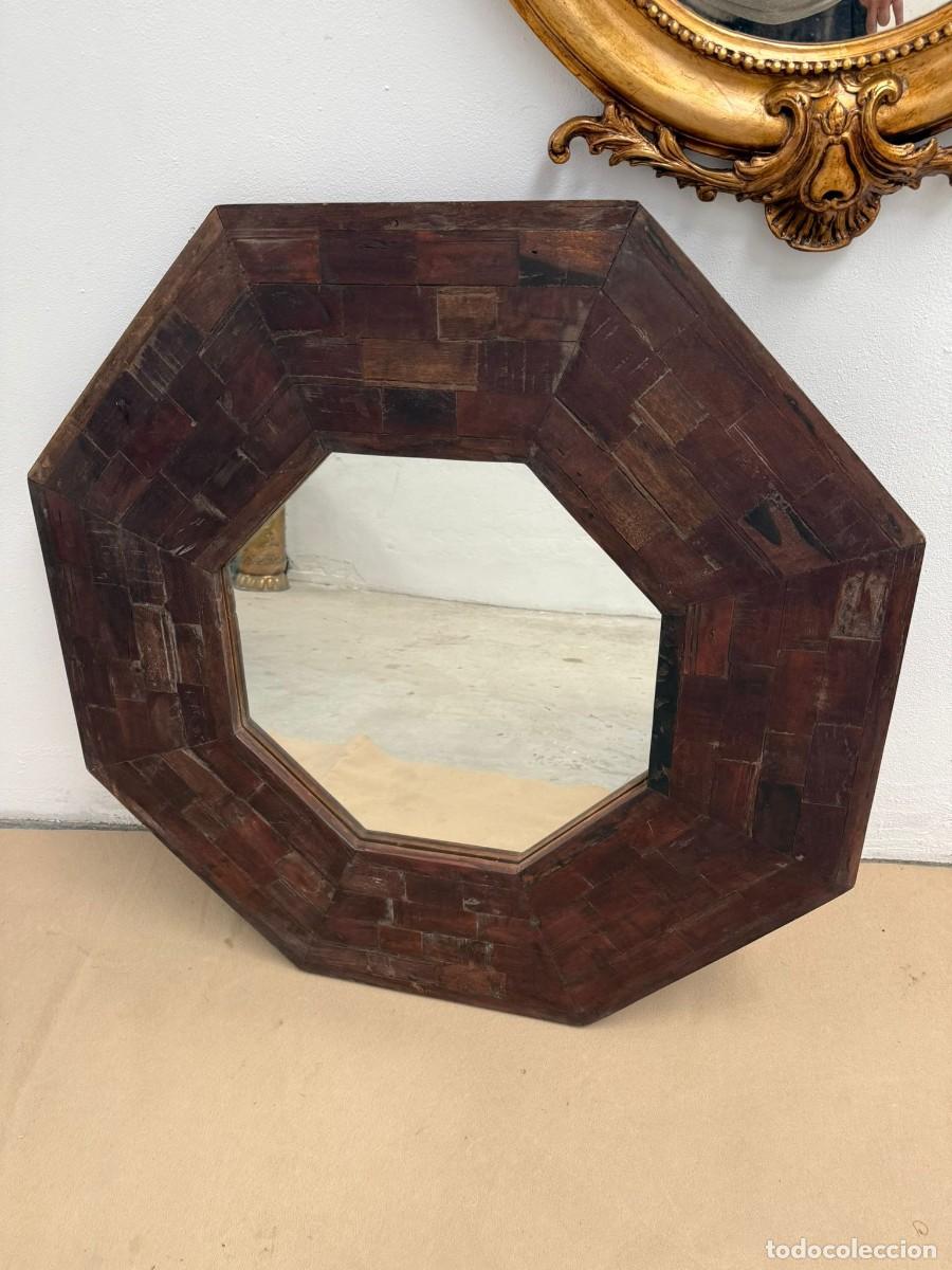 Antig&uuml;edades: Gran marco con espejo central octagonal, hecho en taracea con madera de roble. - Foto 1