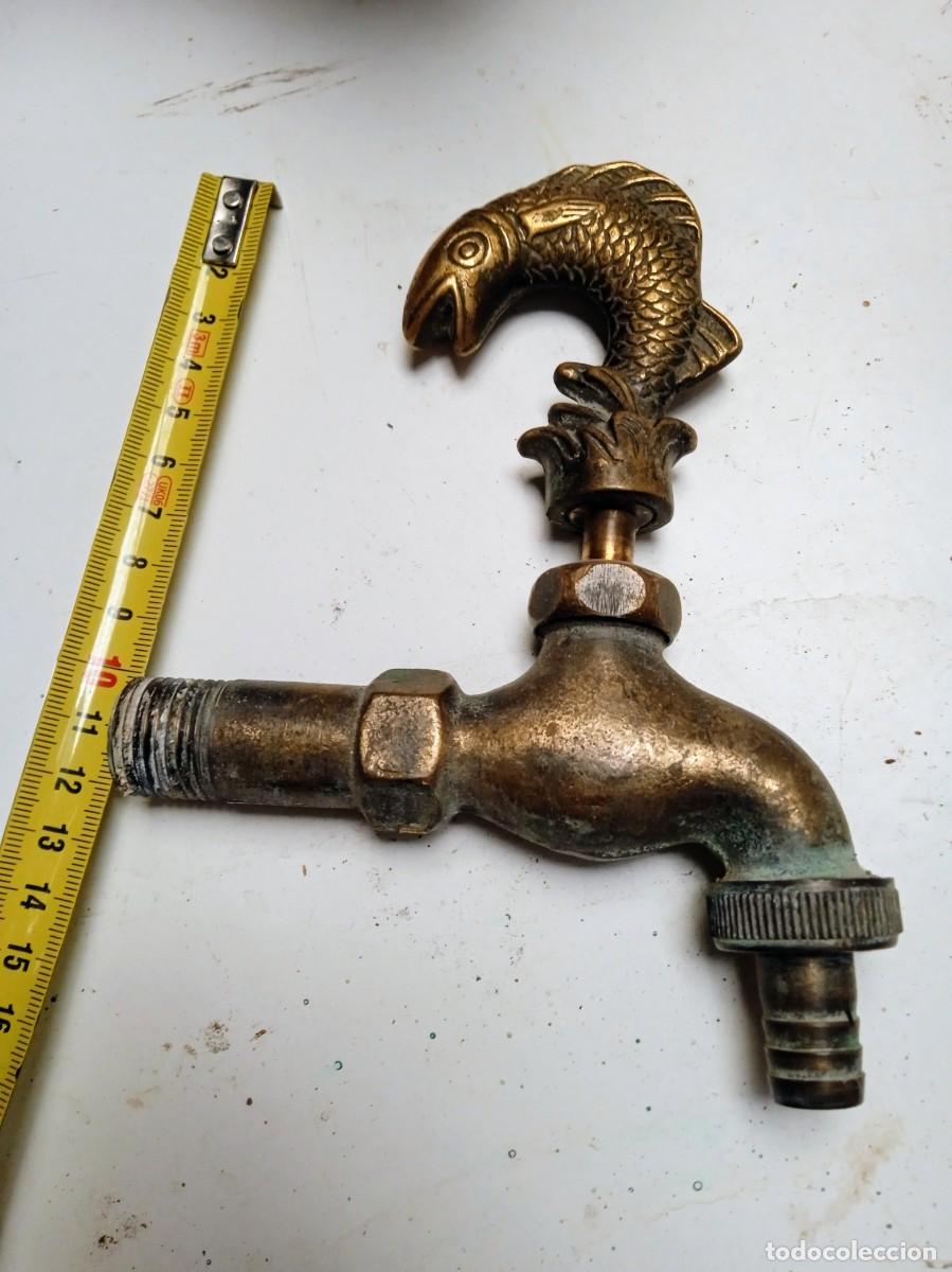 Antig&uuml;edades: Grifo antiguo de bronce - Foto 2