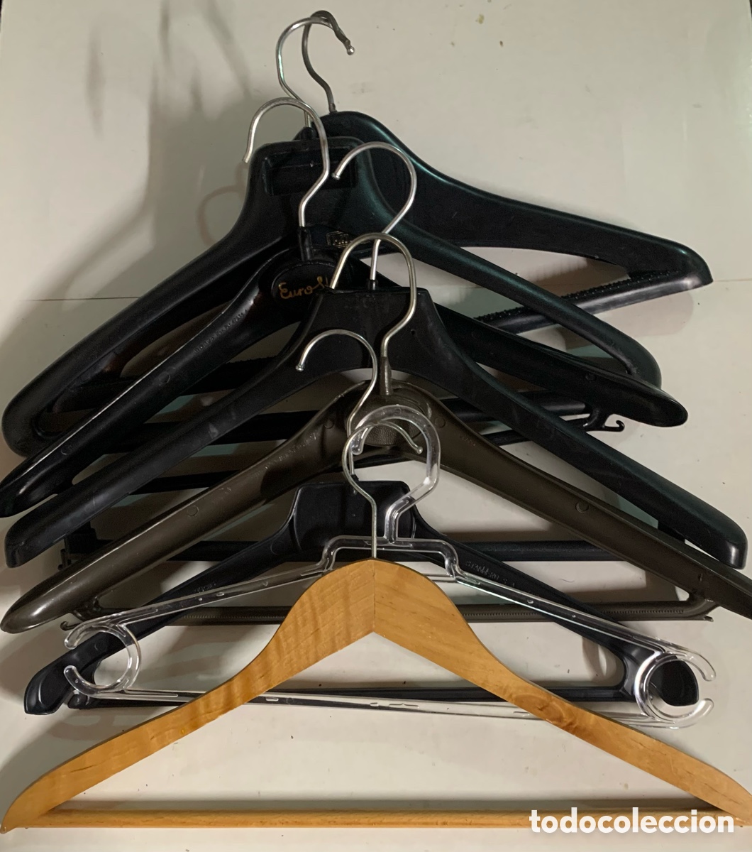 Antig&uuml;edades: 8 Perchas Varias Marcas 48X24 Ctms - Foto 1