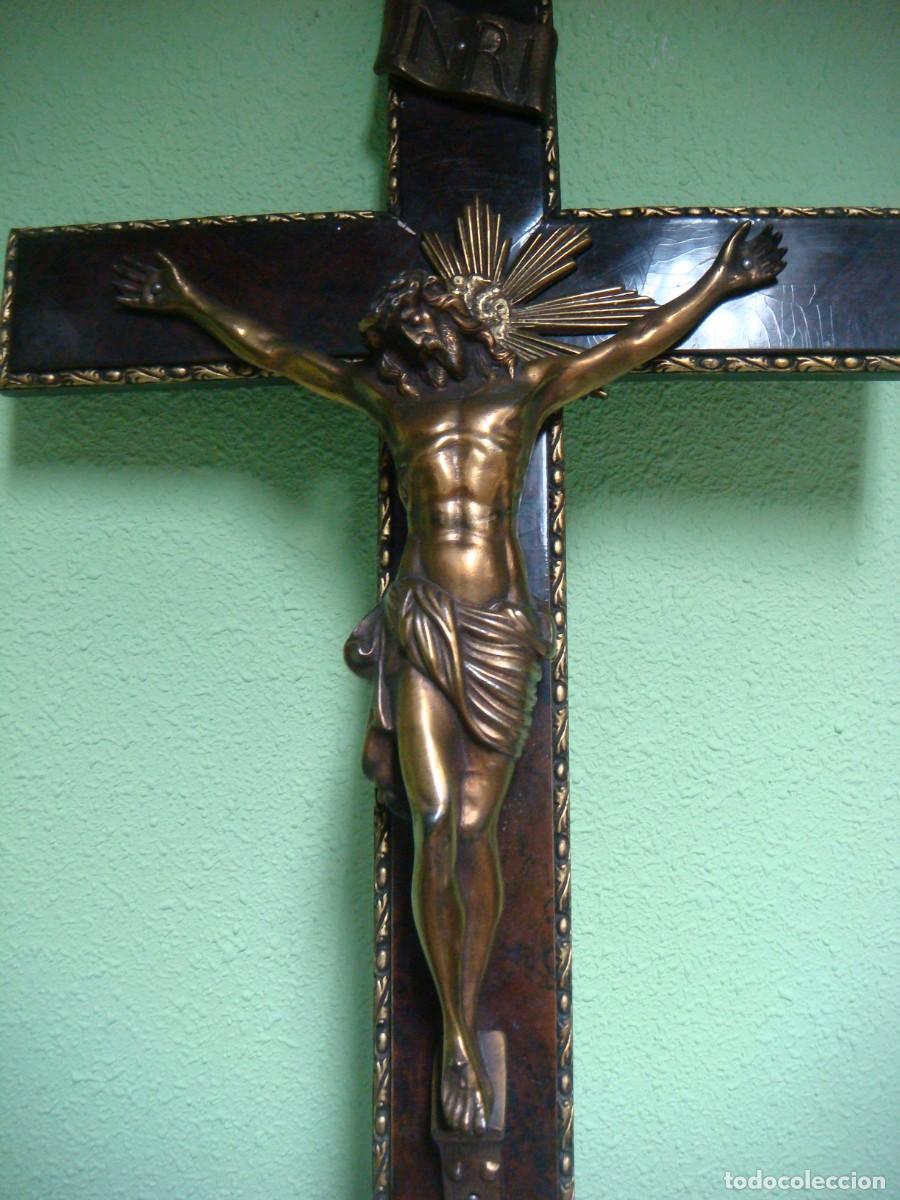 Antig&uuml;edades: CRUCIFIJO EN MADERA CON EL CRISTO EN BRONCE-(&) - Foto 1