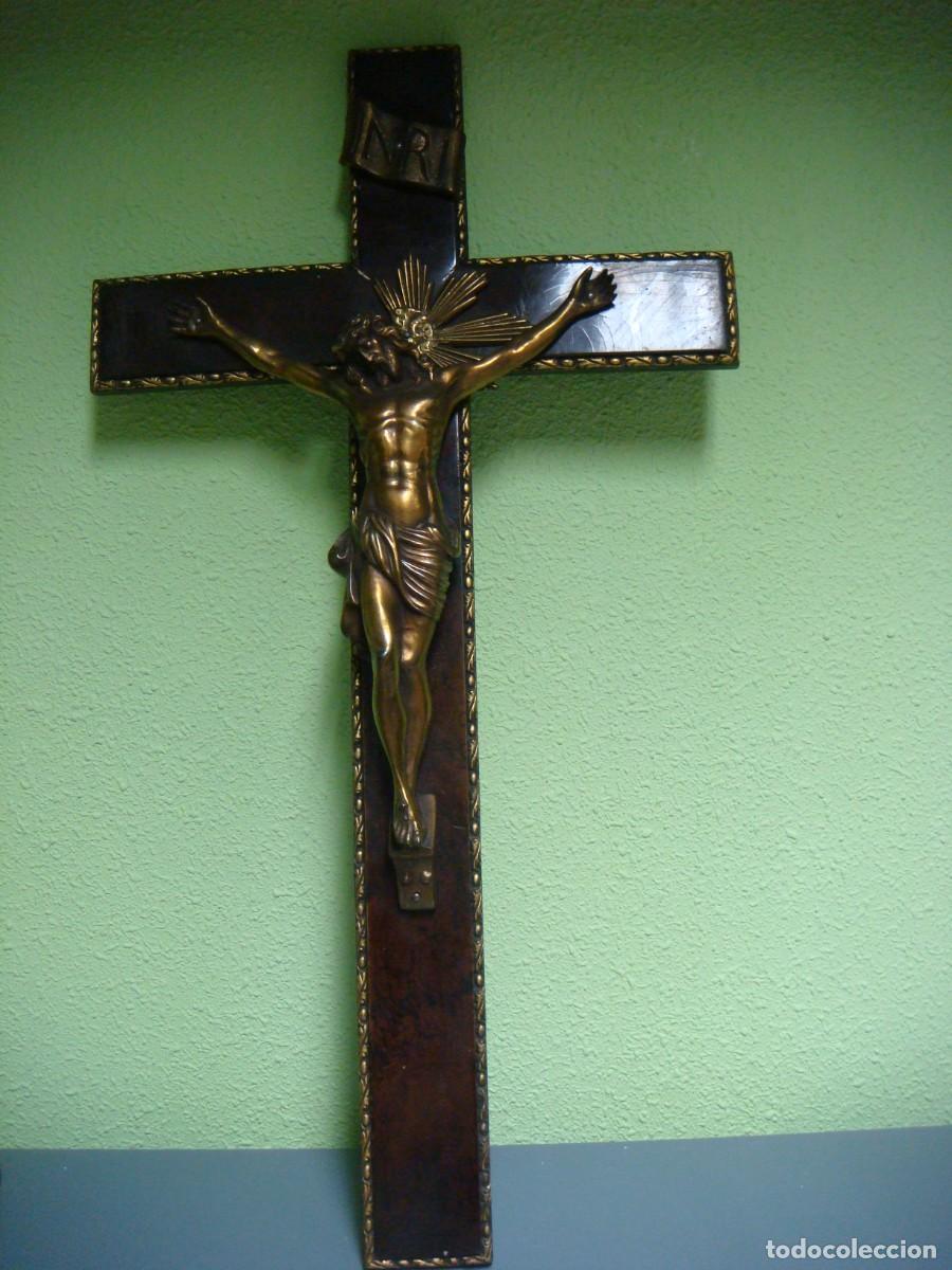 Antig&uuml;edades: CRUCIFIJO EN MADERA CON EL CRISTO EN BRONCE-(&) - Foto 2