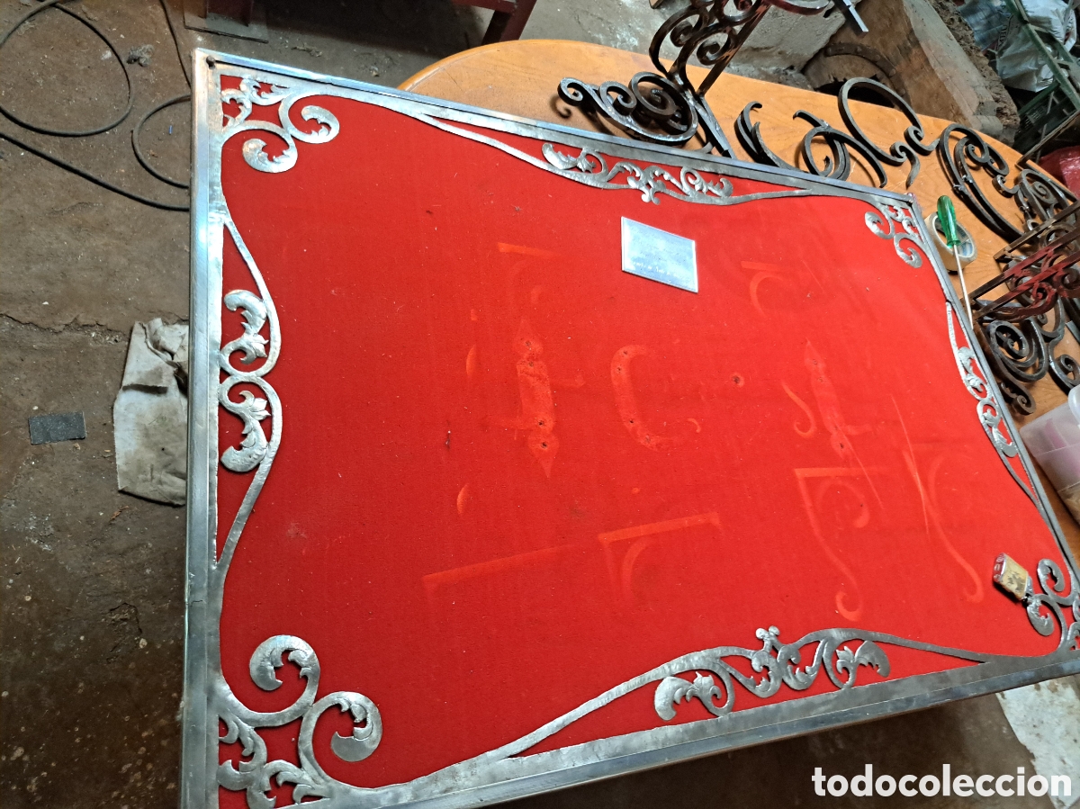 Antig&uuml;edades: Expositor chapa repujada renacimiento - Foto 1