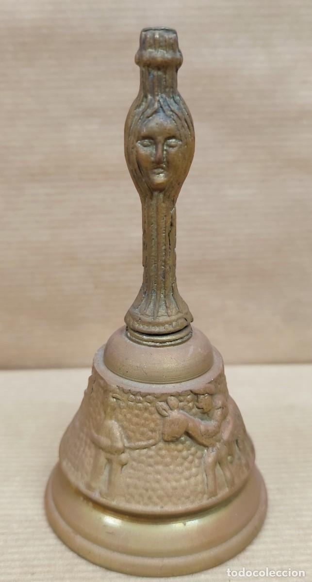 Antig&uuml;edades: Campanilla de bronce siglo XX - Foto 1