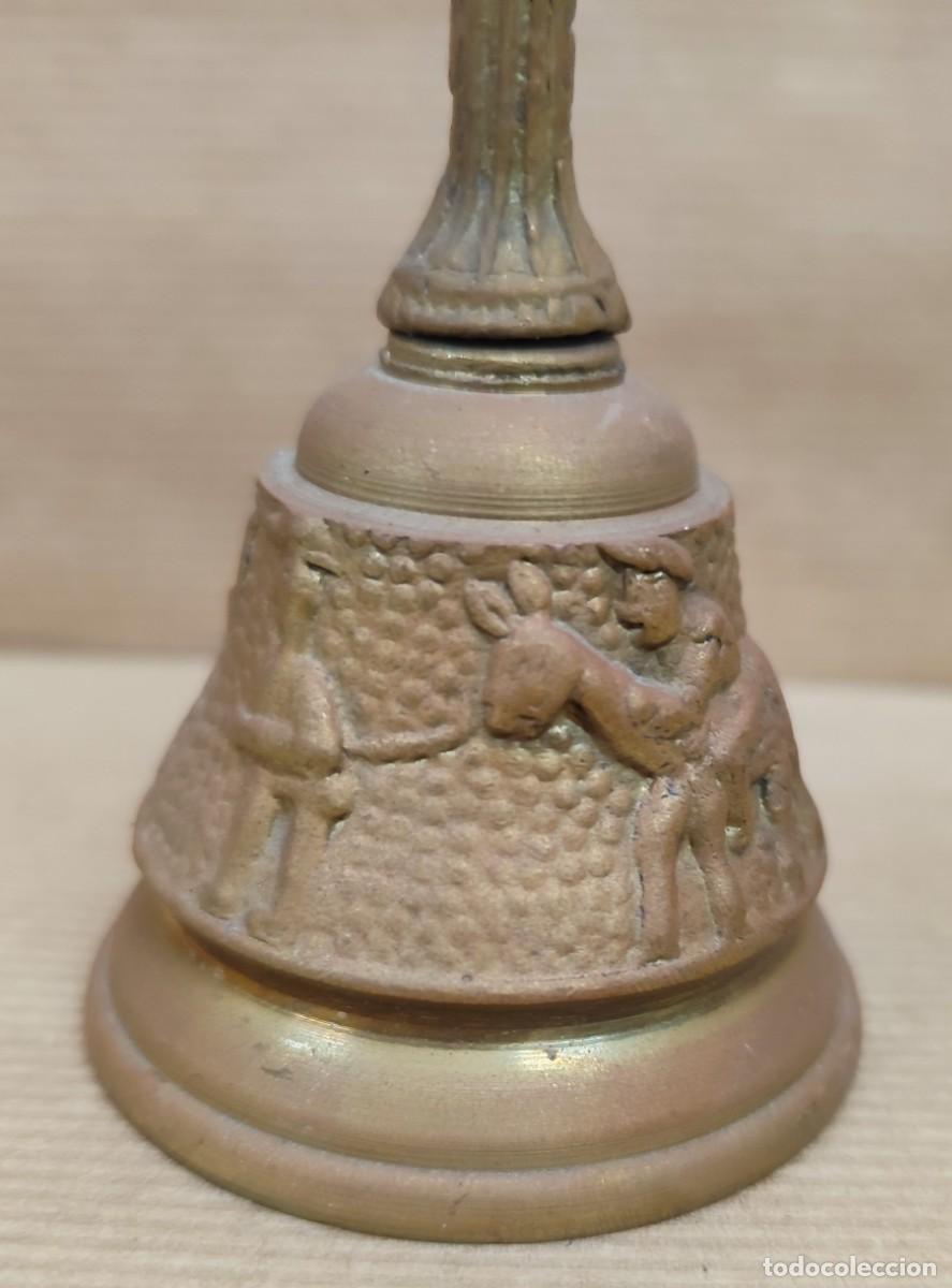 Antig&uuml;edades: Campanilla de bronce siglo XX - Foto 3