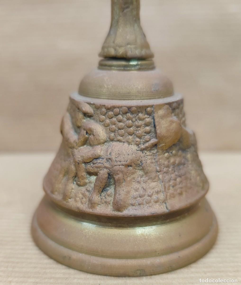 Antig&uuml;edades: Campanilla de bronce siglo XX - Foto 4