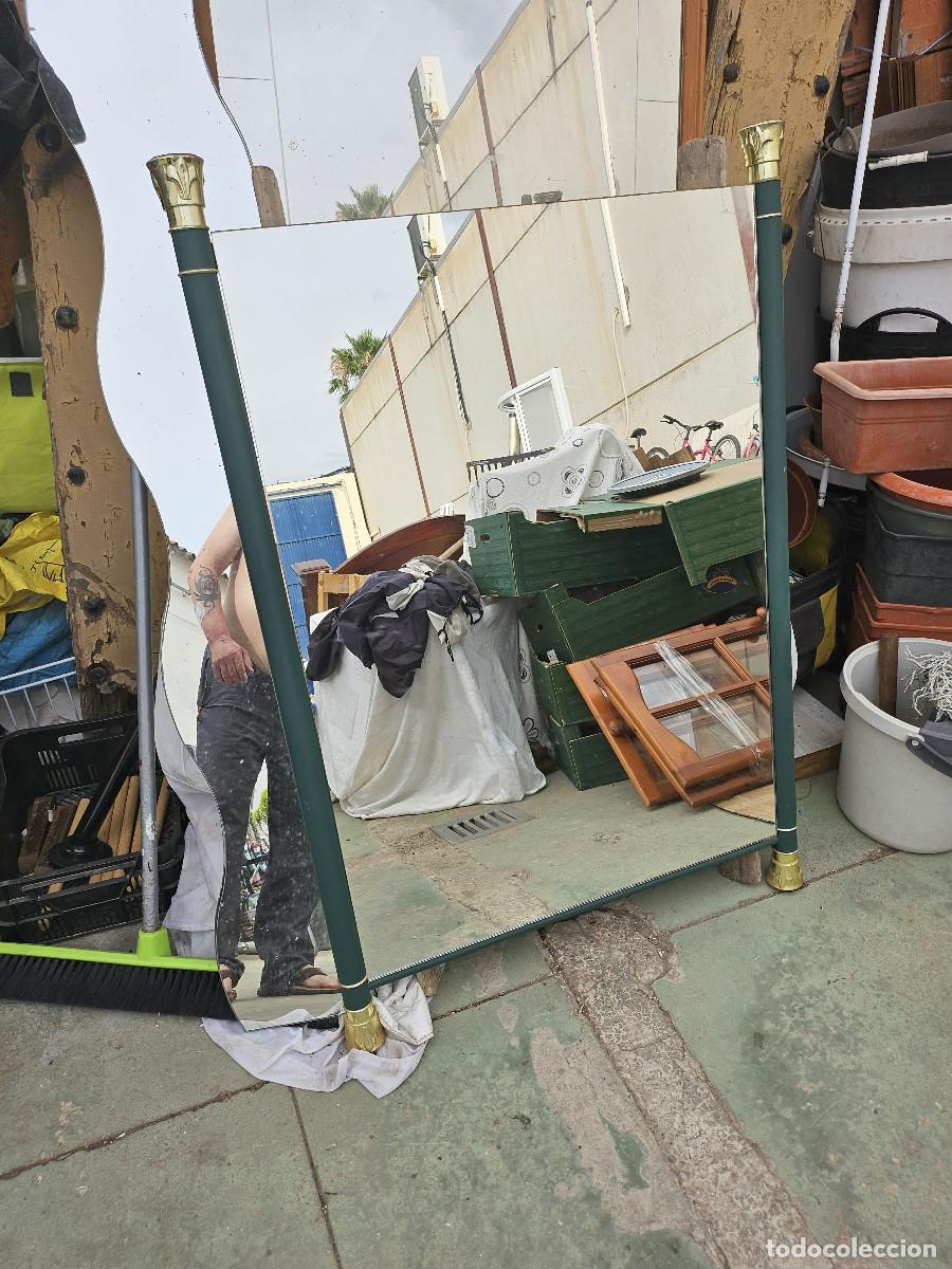 Antig&uuml;edades: espejo con el marco de hierro verde - Foto 1