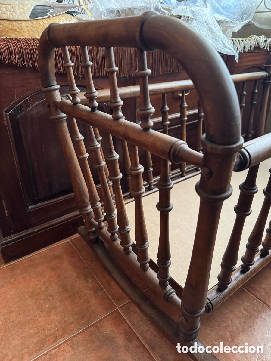 Antig&uuml;edades: Cuna balanc&iacute;n tonet en madera - Foto 3
