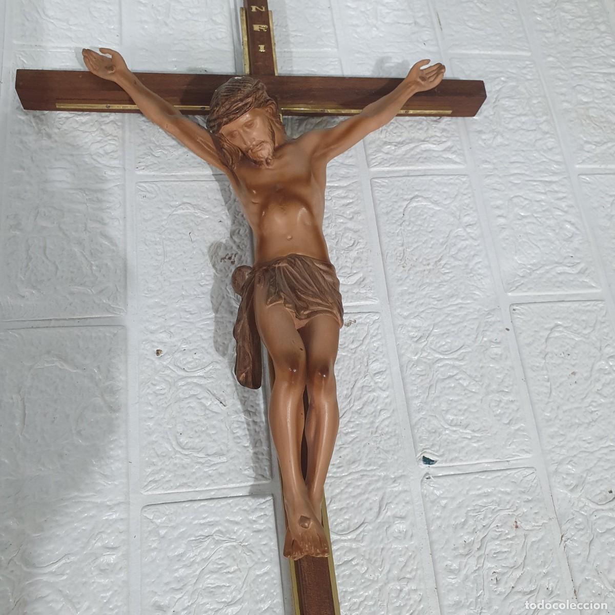 Antig&uuml;edades: Crucifijo en madera y laton - Foto 2