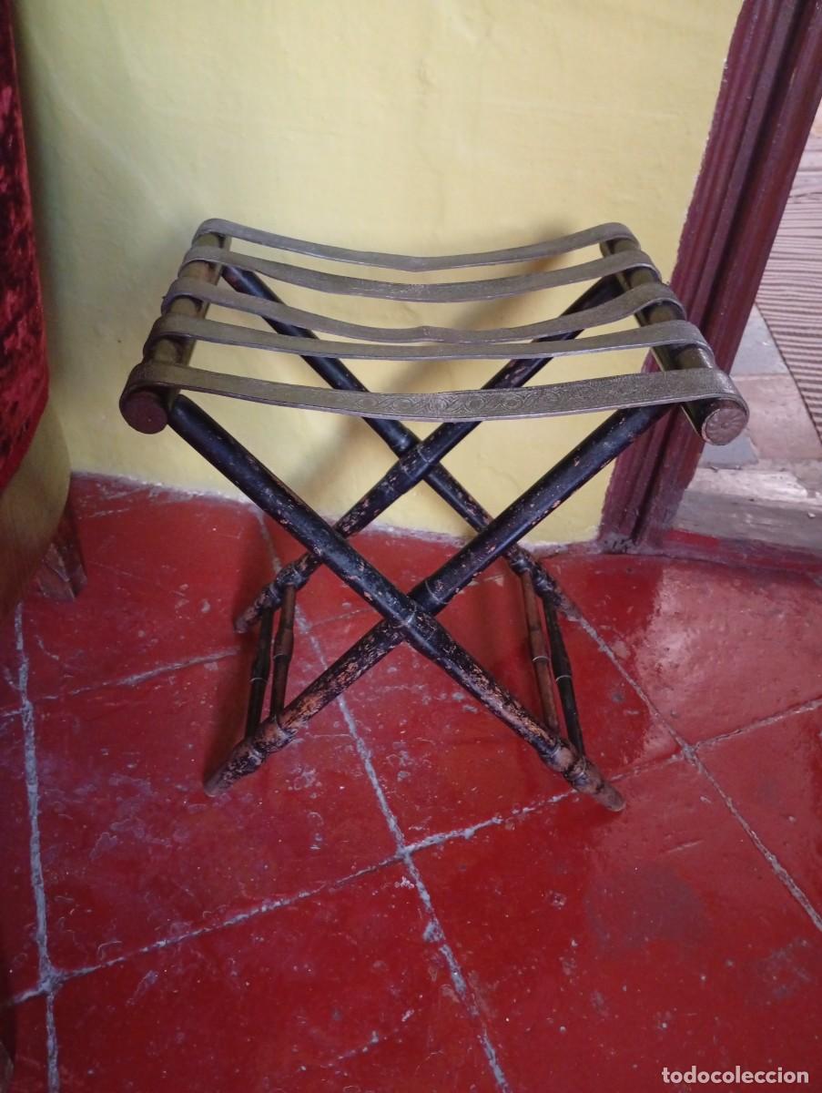 Antig&uuml;edades: Catre de madera y cuero cordob&aacute;n - Foto 1