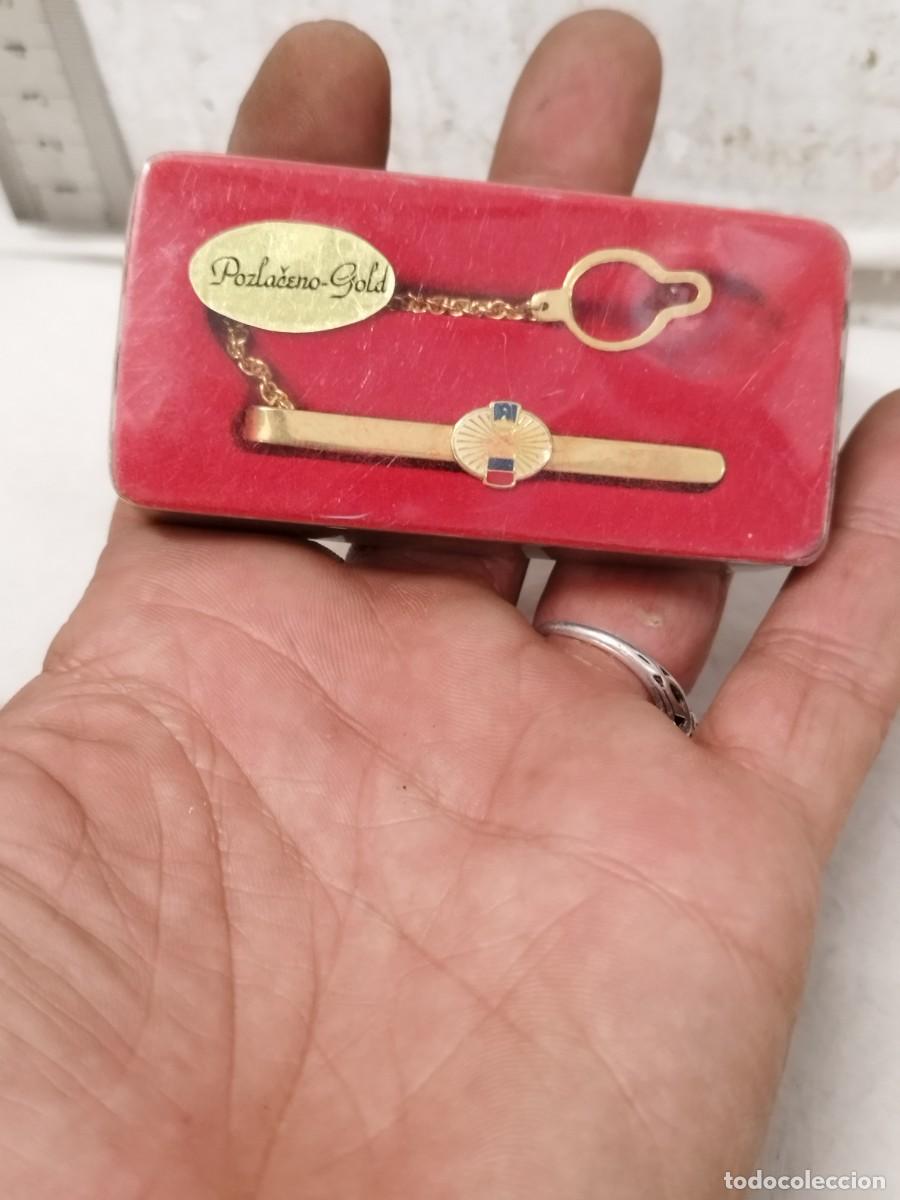 Antig&uuml;edades: Antigua aguja de corbata en su caja. - Foto 1