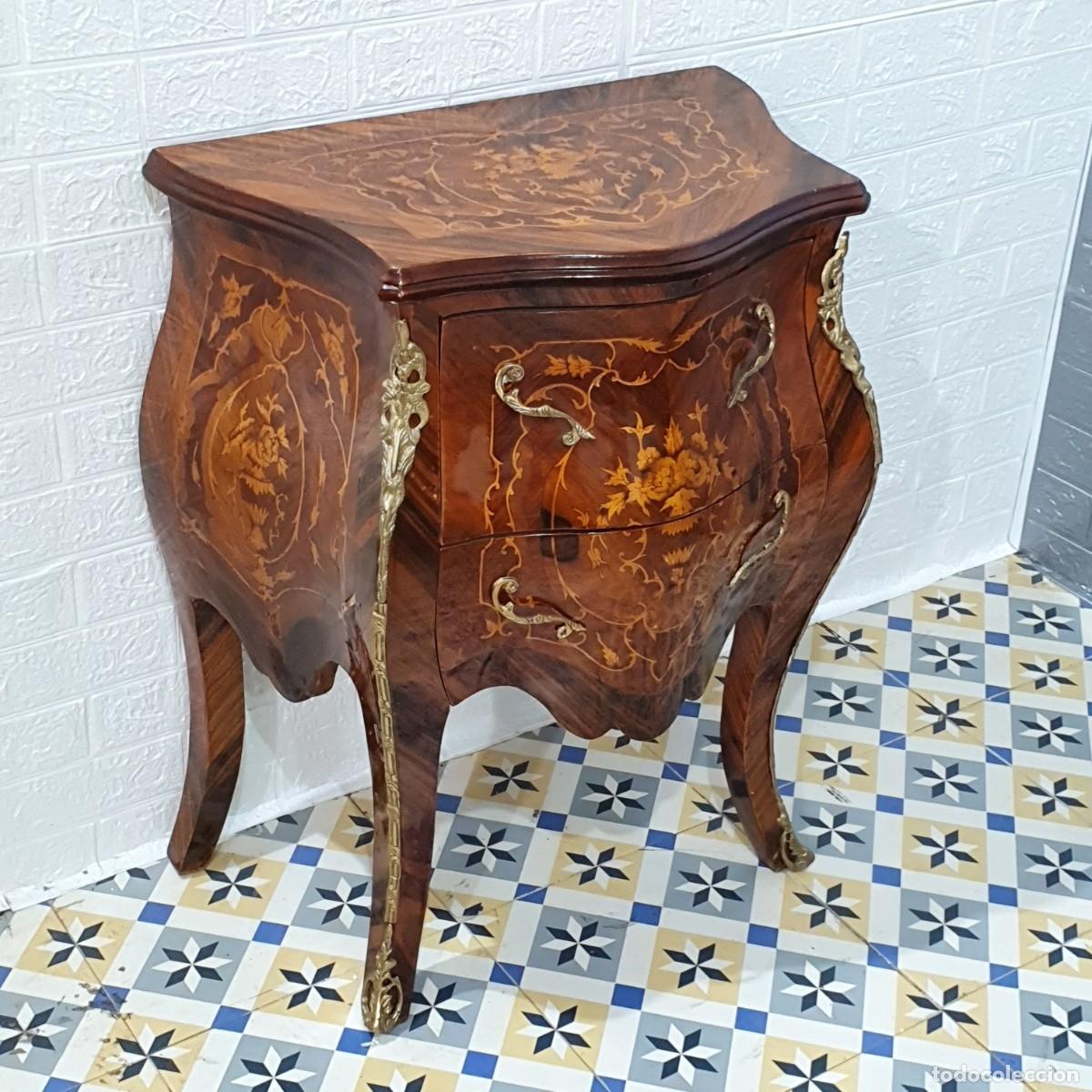 Antig&uuml;edades: C&oacute;moda marqueter&iacute;a y bronce estilo Luis XV - Foto 1