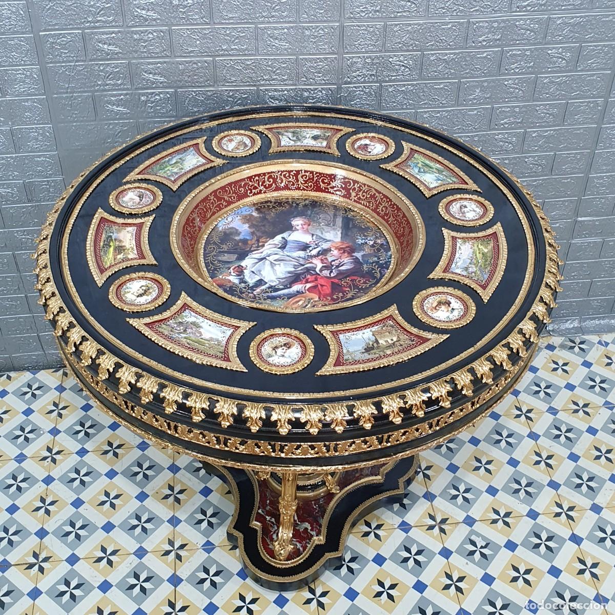Antig&uuml;edades: Mesa estilo barroco pintada a mano con relieves en bronce - Foto 2