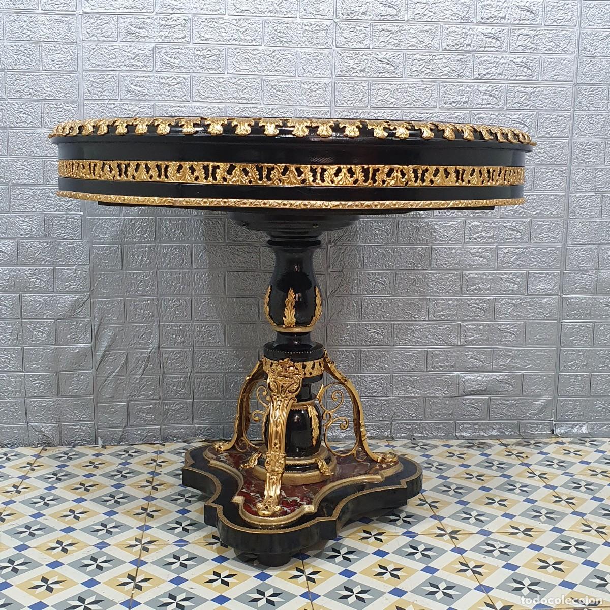 Antig&uuml;edades: Mesa estilo barroco pintada a mano con relieves en bronce - Foto 3