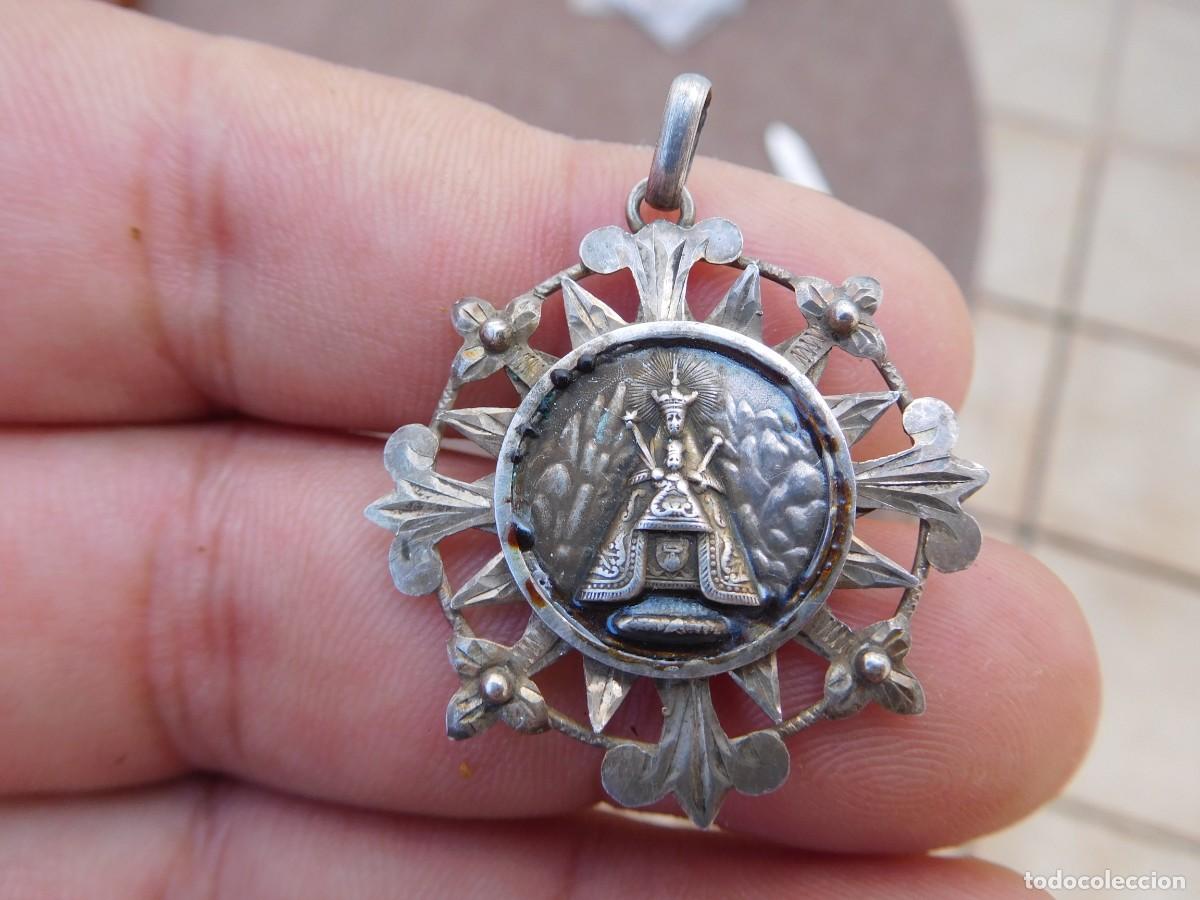 Antiguidades: Medalla antigua de plata Ntra. Sra. de Montserrat