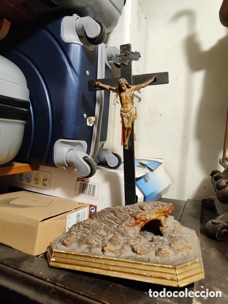 Antig&uuml;edades: Cristo en la cruz 35 cm madera - Foto 1