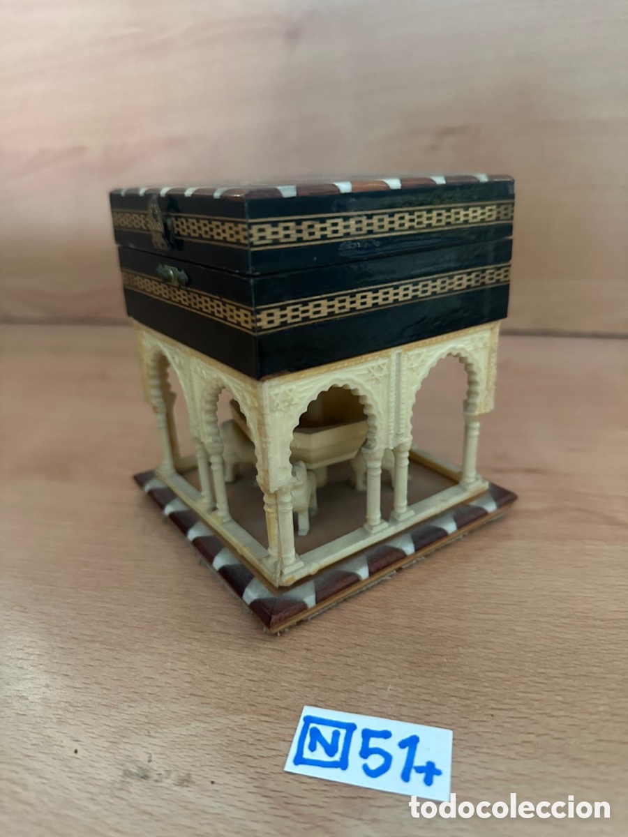 Antig&uuml;edades: Antiguo joyero, representando la Alhambra - Foto 2