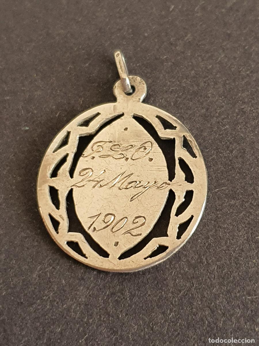 Antig&uuml;edades: Medalla Comuni&oacute;n en plata de ley. 1902 - Foto 2