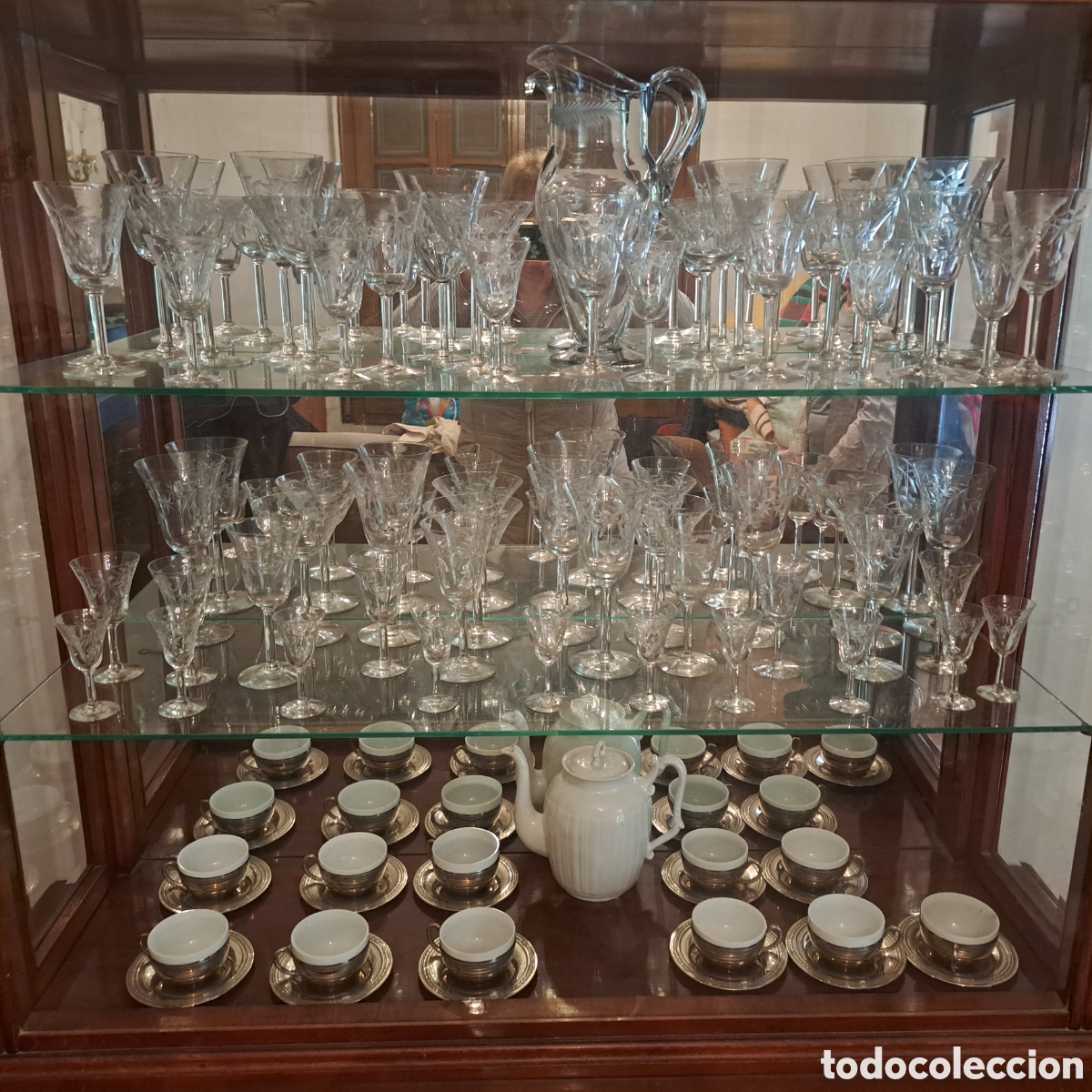 Antig&uuml;edades: Mueble vitrina con cristaler&iacute;a. - Foto 3