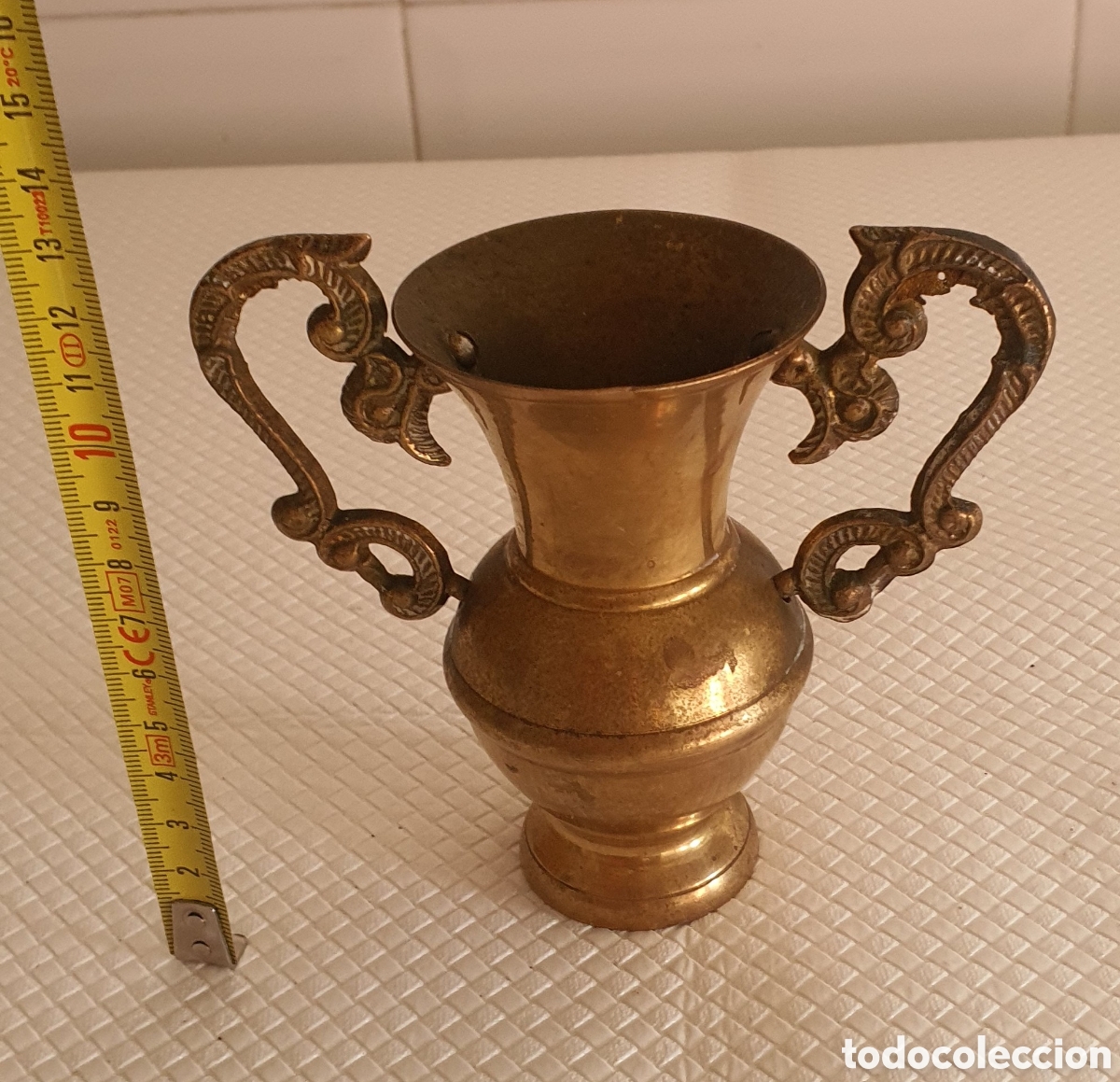 Antig&uuml;edades: Jarra decorativa en metal. - Foto 2