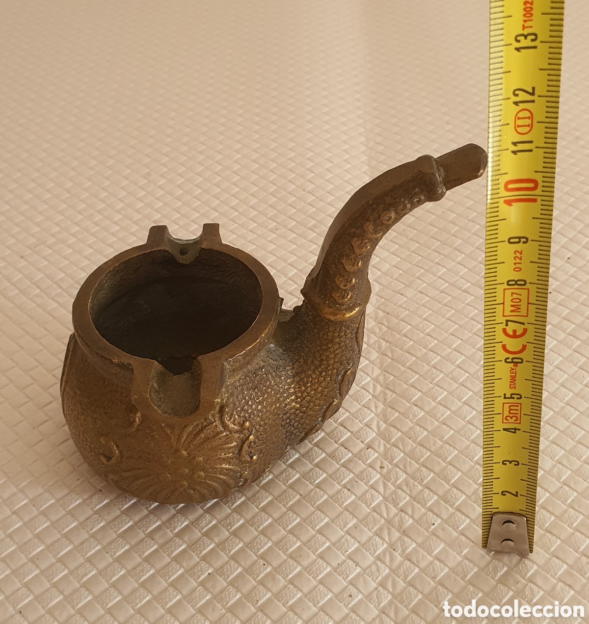 Antig&uuml;edades: Antiguo cenicero en forma de pipa en bronce - Foto 2
