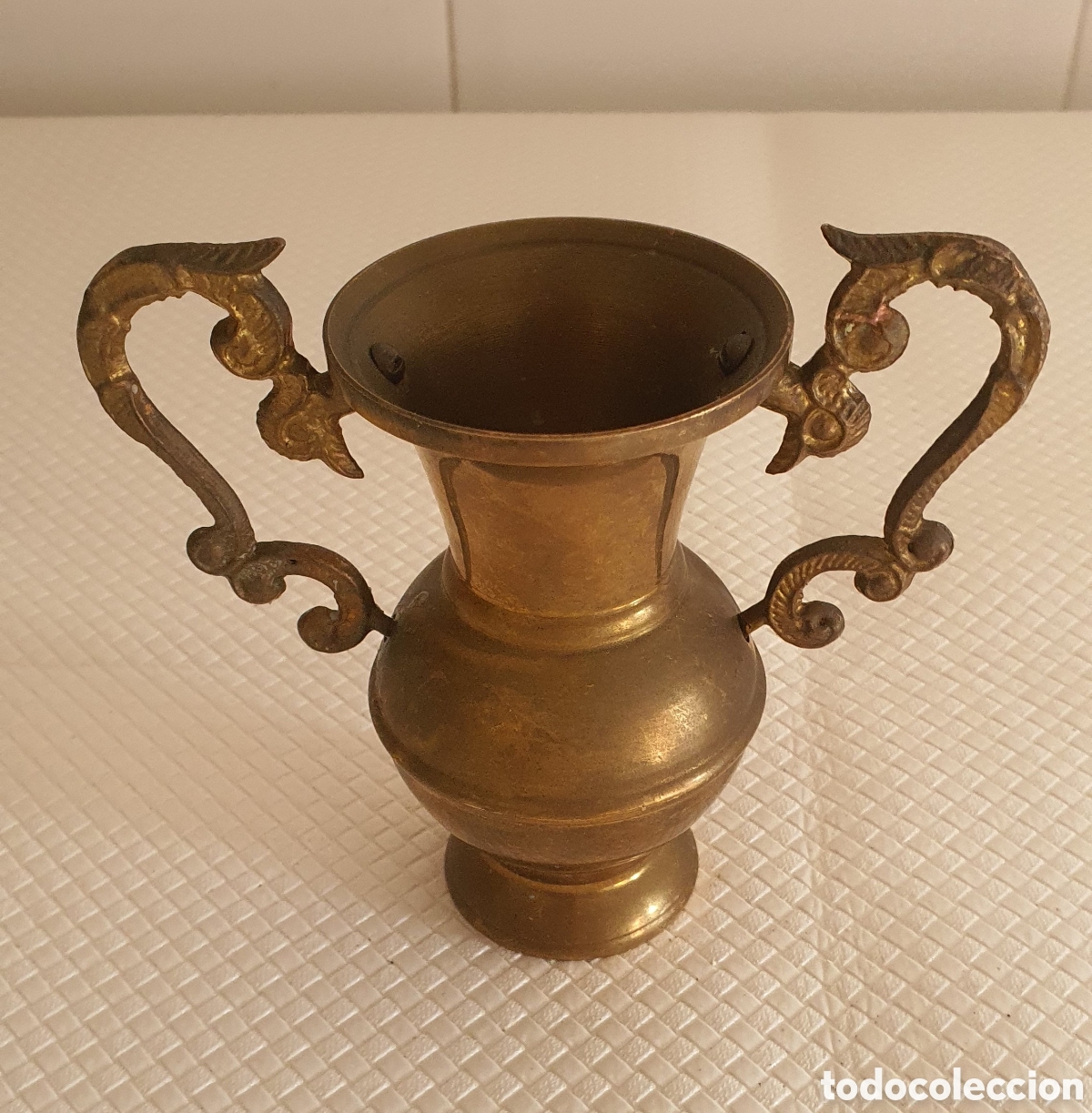 Antig&uuml;edades: Jarra met&aacute;lica decoraci&oacute;n - Foto 1