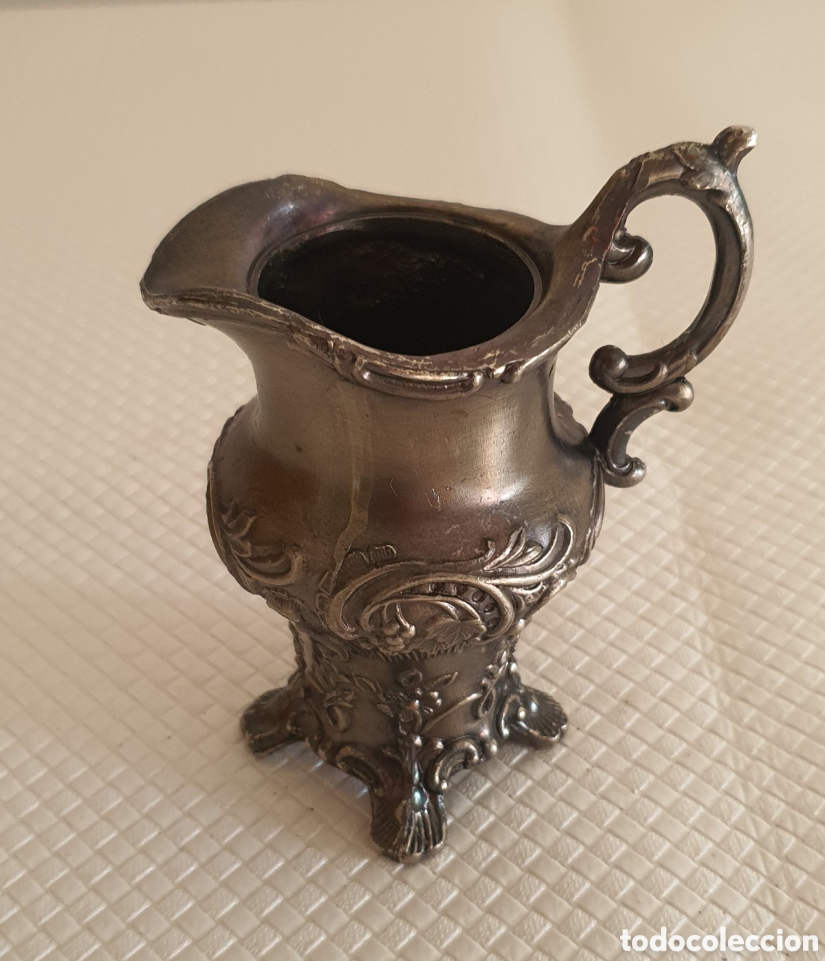 Antig&uuml;edades: Jarra met&aacute;lica decoraci&oacute;n - Foto 1