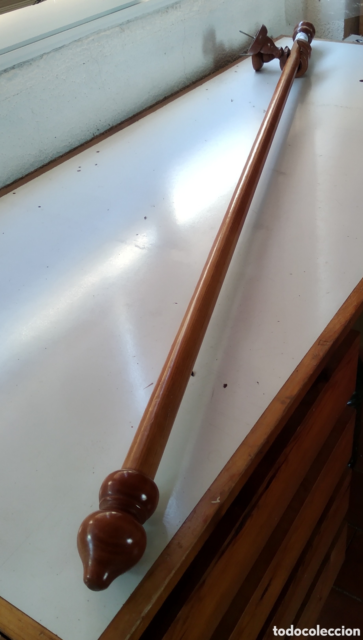 Antig&uuml;edades: Barra cortina y dos soportes de madera - Foto 5