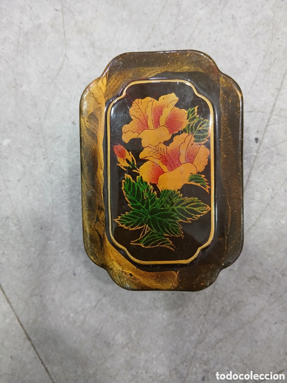 Antig&uuml;edades: Caja en laca con flores. (L3) - Foto 1