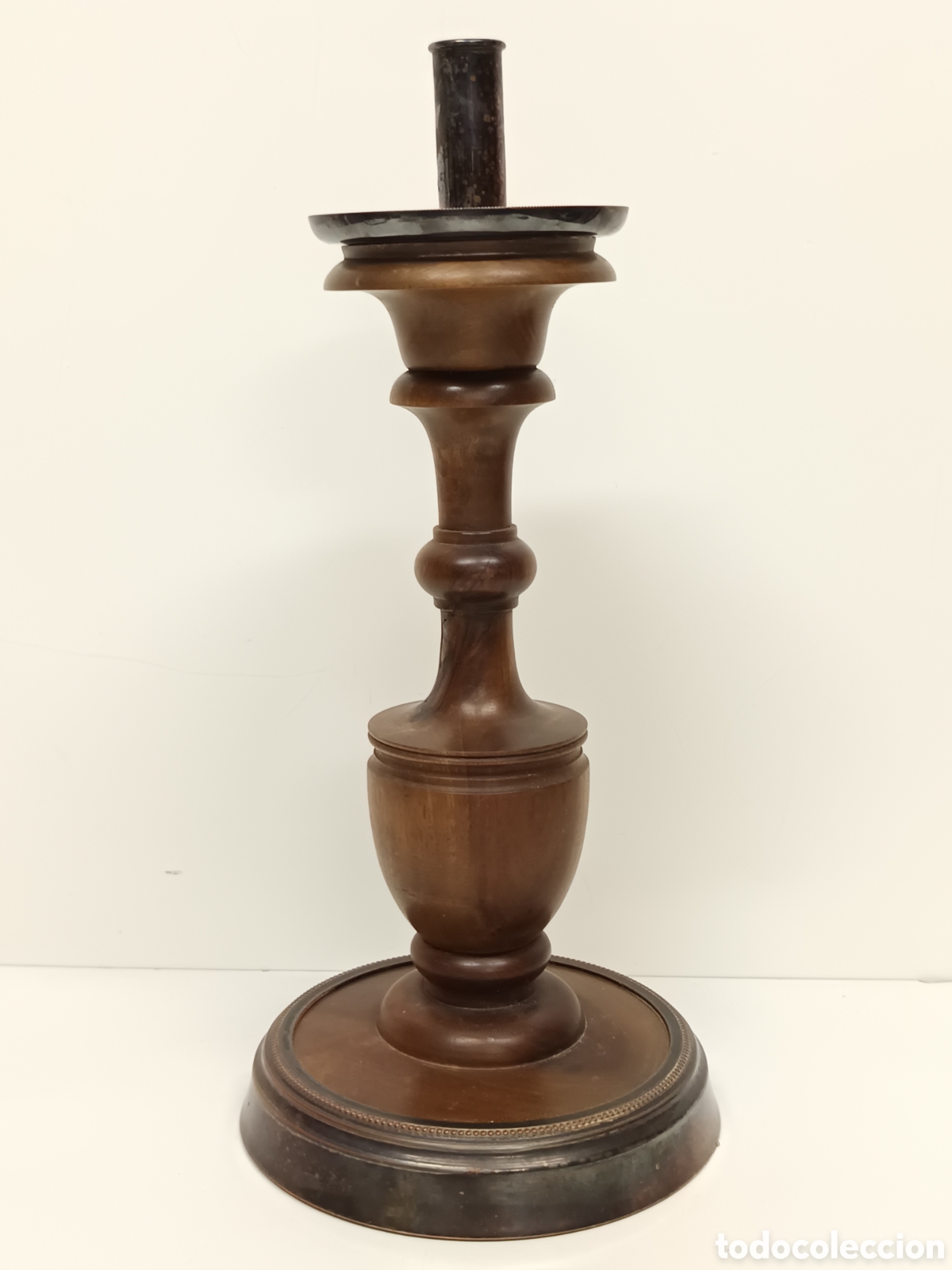 Antig&uuml;edades: Candelabro en madera de nogal y metal - Foto 2